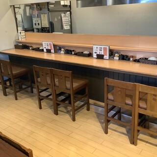 【カウンター席】お一人様用となっております。