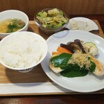 キッチン ブルー グローブ - マンダイのムニエル　ほうれん草とバジルと白ワインソース