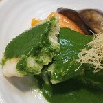 キッチン ブルー グローブ - マンダイをカット