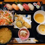 大規鮨し - 令和6年5月 ランチタイム(11:00〜14:00)
にぎり定食 税込1300円
にぎり寿司5貫、細巻き2切れ、天麩羅、茶碗蒸し、サラダ、小鉢、味噌汁