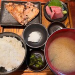 田町 炭火串焼 正直や - 鮮魚のカマ焼き＋ブリ刺身定食