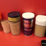 麺処 古武士 - 卓上備品の様子。