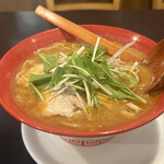 三元亭 - 店長オススメメニューの「塩ごまらーめん」鼻から抜ける胡麻の香りとスープのコクがたまらなく美味しかった。