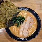 革麺家 - 料理写真:令和6年5月 営業時間(11:00〜24:00)
豚骨醤油ラーメン並 税込780円
麺の硬さ普通、味濃いめ、脂少なめ