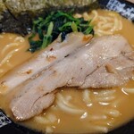 Kakumenya - 令和6年5月 営業時間(11:00〜24:00)
                      豚骨醤油ラーメン並 税込780円
                      麺の硬さ普通、味濃いめ、脂少なめ