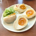 廣島つけ麺本舗 ばくだん屋 - 味付き半熟卵