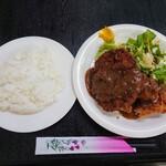 グリル三笠 - 令和6年5月 平日ランチタイム(11:00〜14:00)
            タイムランチ 税込800円
            チキンカツ、メンチカツ、サラダ、ライス、みそ汁