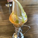 紅梅苑 - 青梅ソフトクリーム 400円