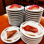 Sushi ro - 「倍トロ、1皿 100円」「倍トロ焦がし醬油、1皿 100円」