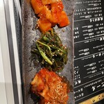 Yakiniku Horumon Shouhouzan - キムチも良い意味での手作り感出ていて新鮮