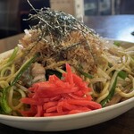 焼きもの家 慶 - かつお節香る塩焼きそば^_^。半ナマのニラのプチプチ感、ケバイ紅生姜から滲み出る根生姜の痺れ感。