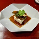 一碗水 - 本日の一口目(ピータン豆腐 山クラゲのソース)