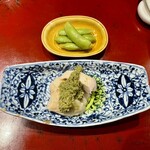 Iwan Sui - 季節の前菜2品(蒸し鶏 実山椒のソース、八尾の枝豆 紹興酒風味)