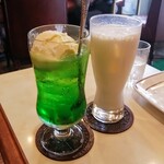 ラモドール - クリームソーダ ¥400  & バナナジュース ¥380