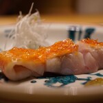 温石 - 衣が与える綺麗な煌めきは香りを立ち上がらせ、目を閉じて抱かれる香ばしさに委ねてみれば、研ぎ澄まされる感覚に浮かんでくるえんみと脂の攻めぎ合い！ 一人で余韻に酔いしれる至福の時間へ。