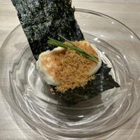 恵比寿 鮨 はつめ - モッツョレラチーズとカラスミの磯辺焼き