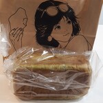 高級食パン専門店 小麦色のララバイ - 料理写真:抹茶生地 × ホワイトチョコ