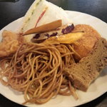 Jagaimo No Ie - サンドイッチ、焼きそば、コロッケ、天ぷら、黒糖蒸しパン、サツマイモフライ