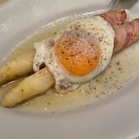 イル カルディナーレ 銀座本店 - ホワイトアスパラガスのビスマルク風