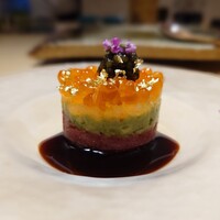 鮨 四心 - タルタル:花穂紫蘇、金箔、白海老、いくら、アボカド、本マグロ、醤油とバルサミコ酢のソース