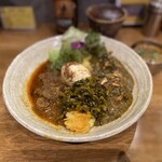 SPICY CURRY 魯珈 - 玉子と高菜トッピング