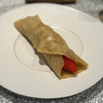 おかしやうっちー - いちごクレープ