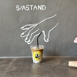 S::A STAND - 珈琲カップや店内の壁にイラストがオシャレです。