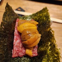 焼肉 うしみつ 恵比寿本店 - 『和牛の雲丹ユッケドッグ　〜目の前仕上げ〜』