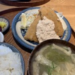 食堂 くるり - 名物アジフライ定食