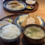 食堂 くるり - 名物アジフライ定食