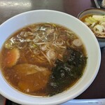 もつ煮屋 日の出食堂 - 半ラーメン