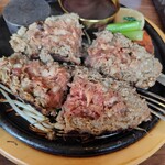 炭火ハンバーグ 肉焼き亭 - ハンバーグ350ｇ解体