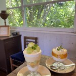 海と坂と - メロンパフェとトロピカルパフェ