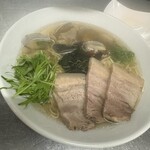 らーめんまがり - 贅沢な貝の深い旨味と当店こだわりのチャーシューが◎
