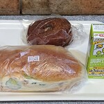 ベニヤ - ベニヤ ＠茅場町 パリジャン 420円 ＋ カレーパン 168円 包装形態 ＋ 豆乳 115円（全て税込）