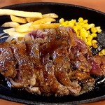 加里部 - 熟成肉のステーキは旨味があり柔らかい、甘めのソースがいい感じでお肉を引き立てている。