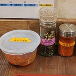 中華そば 兎 - 卓上調味料