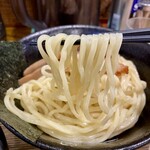 一 - コシのある太めの麺が食べ応えあります