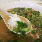 ASAHI GRILL - ライスはこのようにレンゲでスープに浸して食べると最高に美味しい！