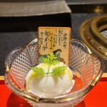 日本焼肉はせ川 別亭 - 特注のカルタ最中