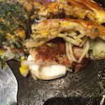 お好み亭 ゆにおん - イカとか具材たっぷりのメニューにしたけど コーンはね？