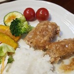 キッチン ブルー グローブ - テリーヌをカット