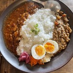 Satomi kiln - 〈curry2種盛り　1,500円〉
                        キーマ、バターチキン