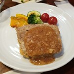 キッチン ブルー グローブ - スモーク香る豚肉とチーズのテリーヌのアップ