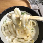 Yamagoe Udon - 麺リフト(*´∇｀*)
                        もう卵固まってる〜