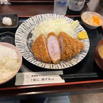 嬉嬉豚とんかつ 「君に、揚げる。」 池袋本店 - 