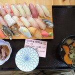 夕凪 - 小鉢と味噌汁付き（真鰯と太刀魚のつみれ汁に変更）