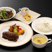 料亭月待ち - 金曜限定洋食ランチ（ハンバーグセット）