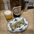 大衆酒場 五の五 - 料理写真:瓶ビール＆鶏白レバーごま塩