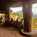 檪の丘 - テラス席より由布岳を望む